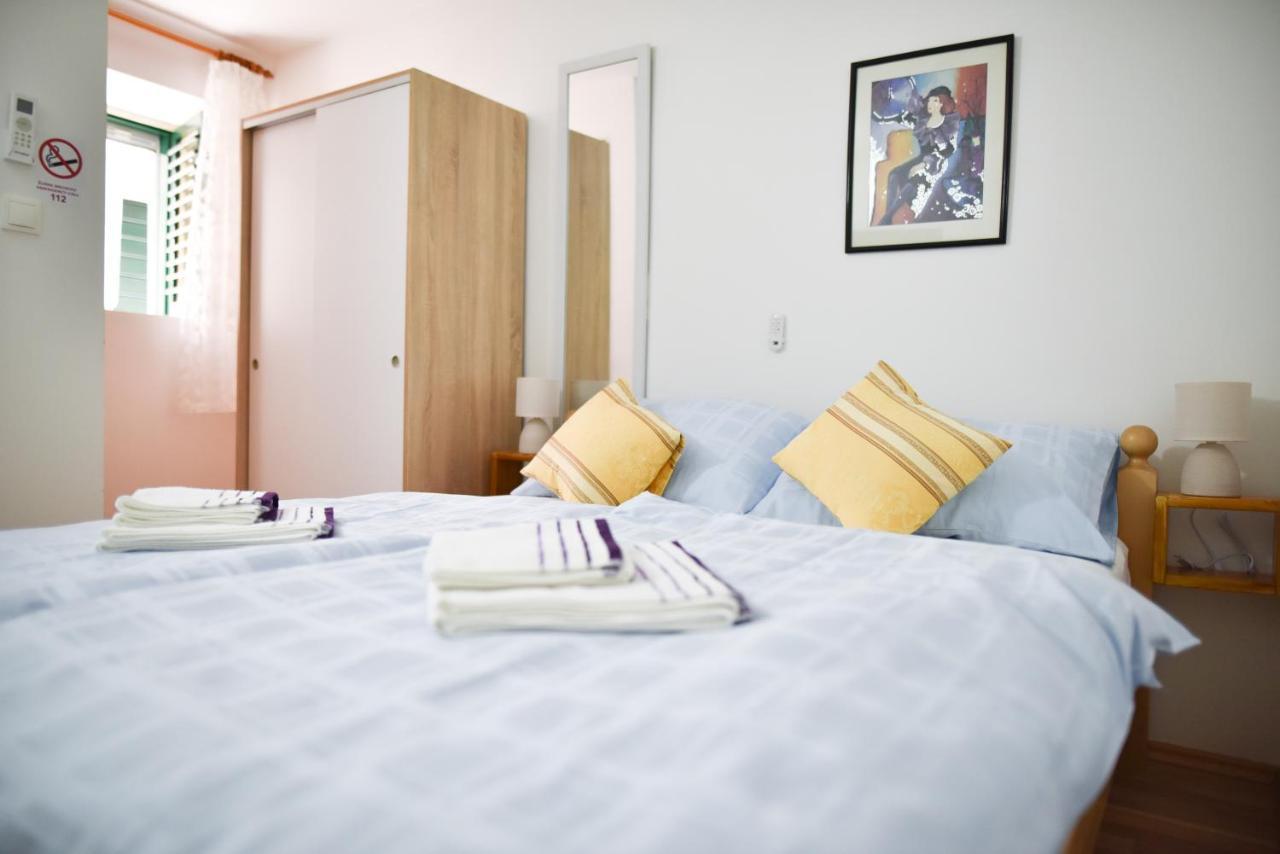 Luka'S Amber Rooms In The Center Of Trogir Exterior photo